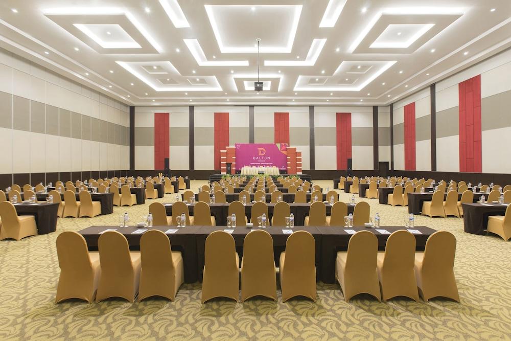 Dalton Hotel נקסר מראה חיצוני תמונה