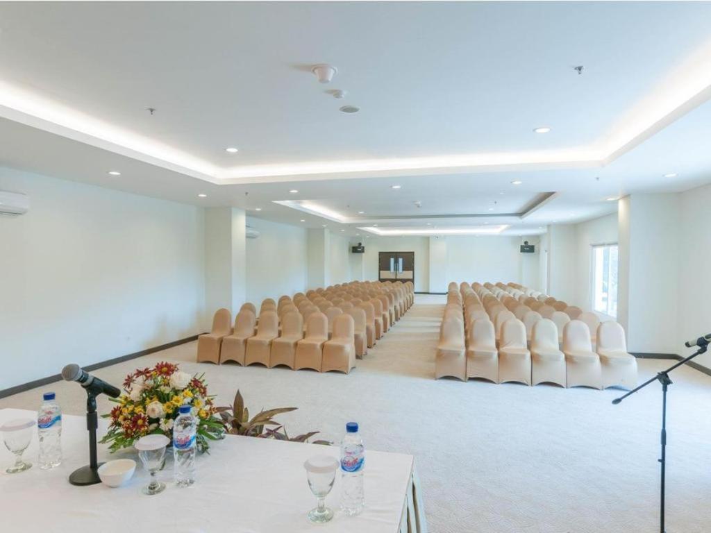 Dalton Hotel נקסר מראה חיצוני תמונה